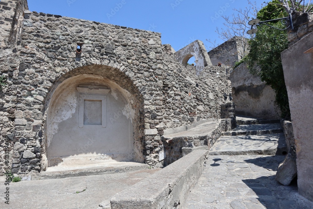 Ischia - Scorcio dei ruderi della Cattedrale dell'Assunta al Castello Aragonese