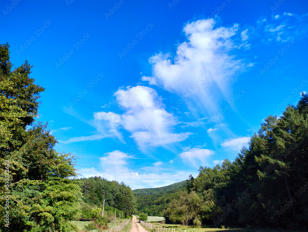Juego de nubes en la provincia Álava en País Vasco. Juego de nubes en la provincia Álava en País Vasco.