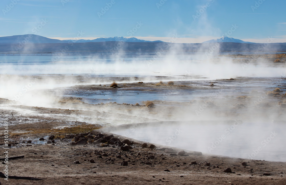 As Águas Termais de Polques são águas que emergem do subsolo rochoso e atingem uma temperatura entre 30 e 35ºC. altiplano boliviano As Águas Termais de Polques são águas que emergem do subsolo rochoso e atingem uma temperatura entre 30 e 35ºC. altiplano boliviano