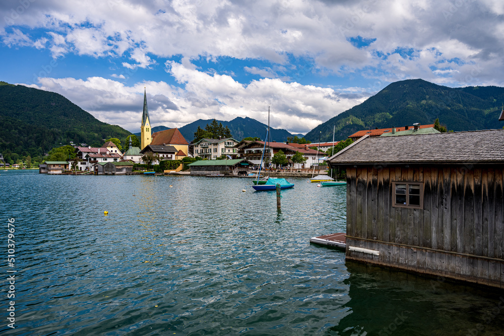 An old boathouse with a view to Rottach-Egern