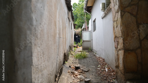 Fototapeta Naklejka Na Ścianę i Meble -  a shabby alley