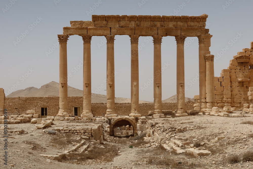 Obraz premium Entrance to temple at Palmyra Syria 