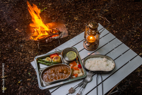 キャンプでカレーライス Typical camping food, curry and rice