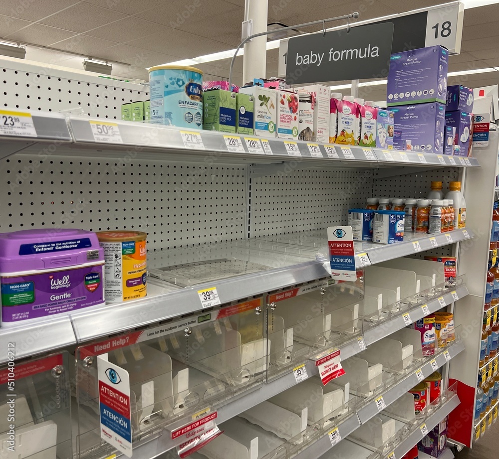 Foto Stock Empty shelves at a Walgreens store show how widespread the