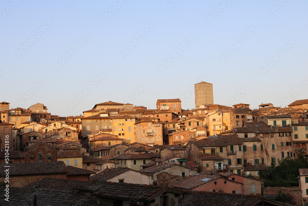 Por do sol na cidade de Siena, Itália 
