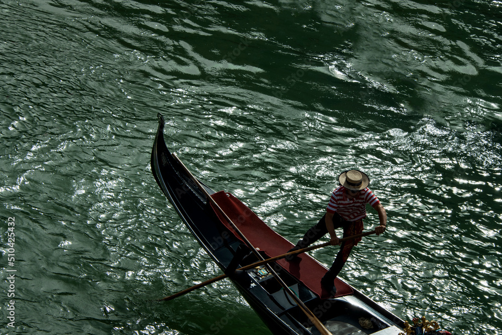 Fototapeta premium Gondolier navigated the gondola