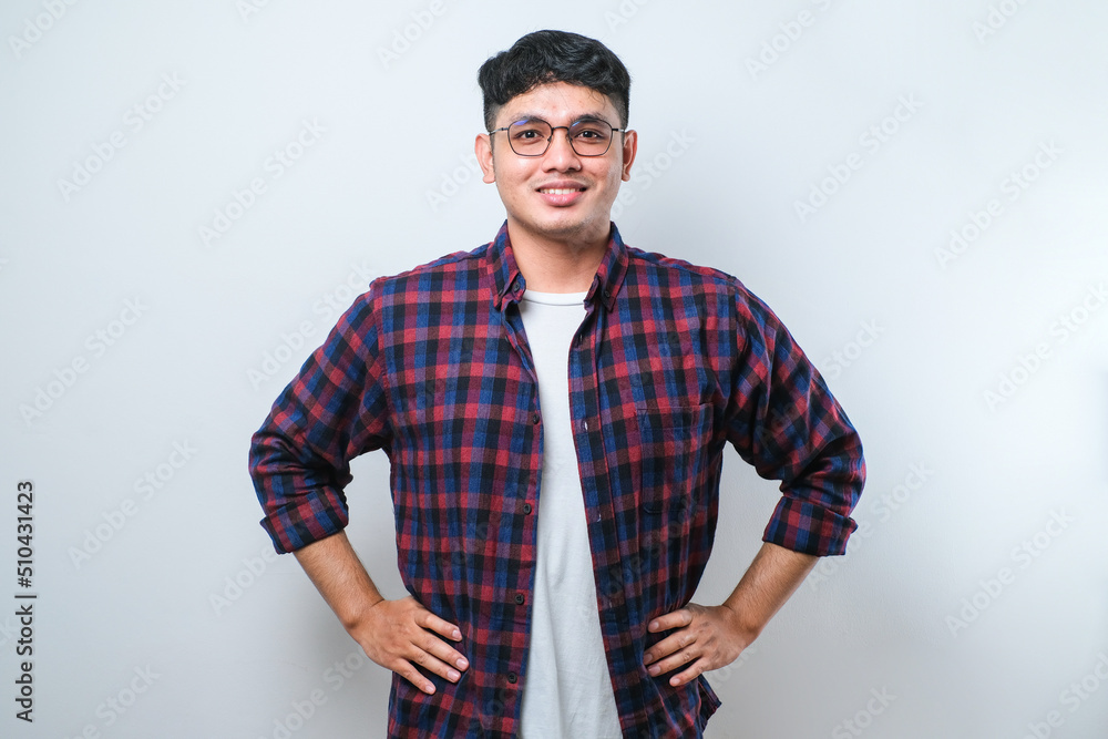 Fototapeta premium Young asian traveler man confident keeping hands on hips