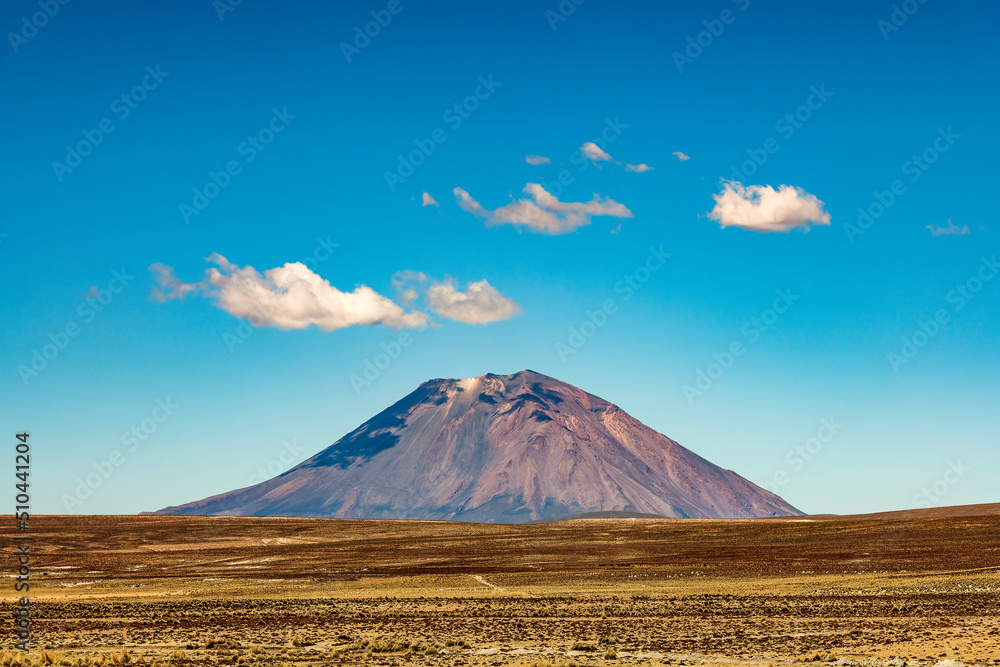 Fototapeta premium ein Vulkan in peru