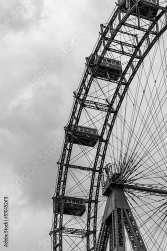 Fotografie Riesenrad im Prater in Wien, Detail schwarz-weiss