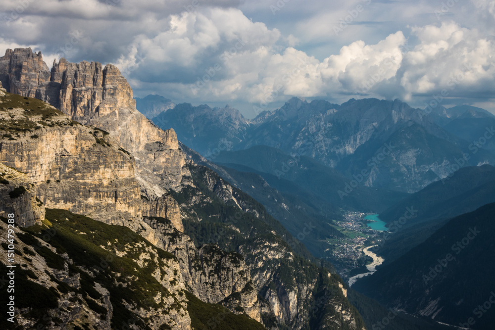 Naklejka premium Mountain trail Tre Cime di Lavaredo in Dolomites