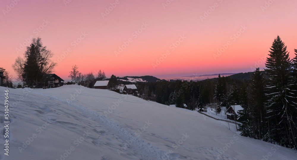 Sonnenuntergang am Pfänder bei Bregenz, Vorarlberg (Österreich) Sonnenuntergang am Pfänder bei Bregenz, Vorarlberg (Österreich)