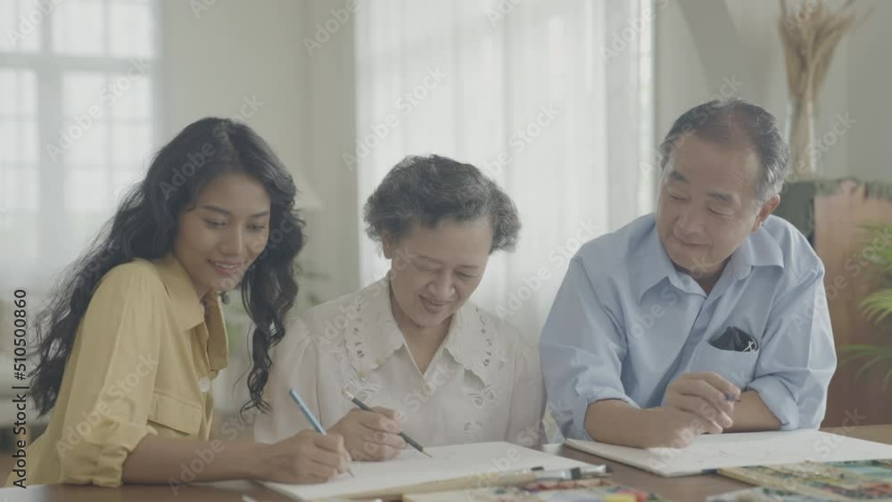 Artist concept of 4k Resolution. Asian families drawing together in the living room. Artist is creating work. Leisure activities and hobbies. Artist concept of 4k Resolution. Asian families drawing together in the living room. Artist is creating work. Leisure activities and hobbies.