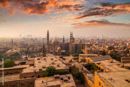 Foto The Mosque-Madrasa of Sultan Hassan at sunset, Cairo Citadel, Egypt
