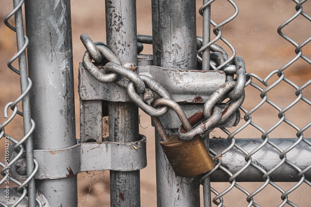 Fence with rusted chain and lock