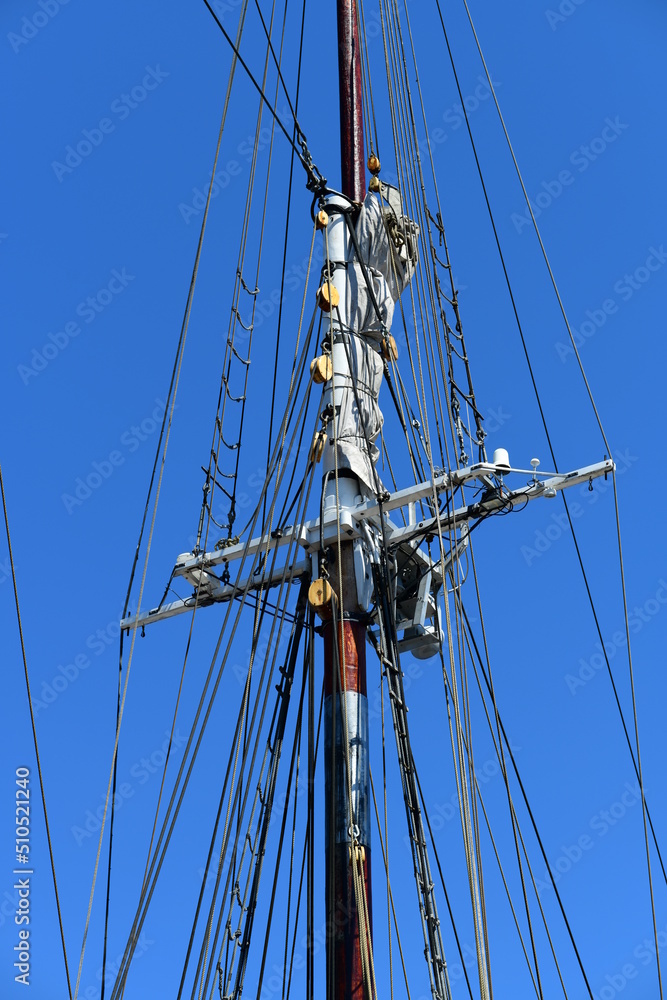 Fototapeta premium mast of a sailing ship