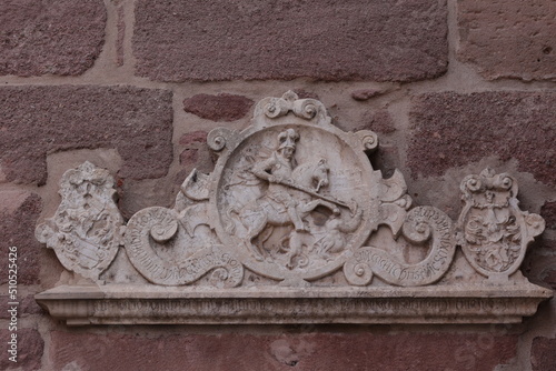 Bildhauerei an einer Kirche in der Altstadt von Heideck in Bayern photo