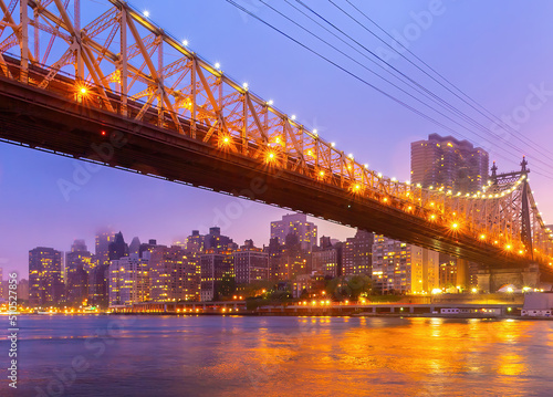 Fototapeta Naklejka Na Ścianę i Meble -  Manhattan city skyline cityscape of New York with Queen Bridge