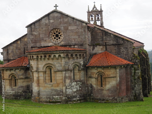 los tres ábsides cubiertos de bóbeda de cascarón  del monasterio románico de santa maría de mezonzo,  ventanas de medio punto, columnas con capiteles vegetales, arquillos  ciegos, la coruña, españa   photo