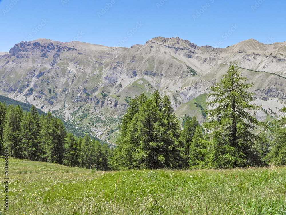Fototapeta premium Paysage de montagne dans les Alpes du Sud