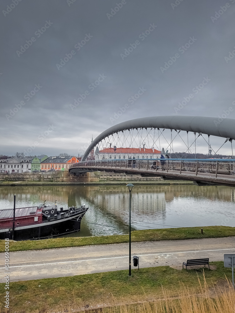 Fototapeta premium KRAKOW, POLAND, 7 JANUARY 2022: Bridge over the Vistula river
