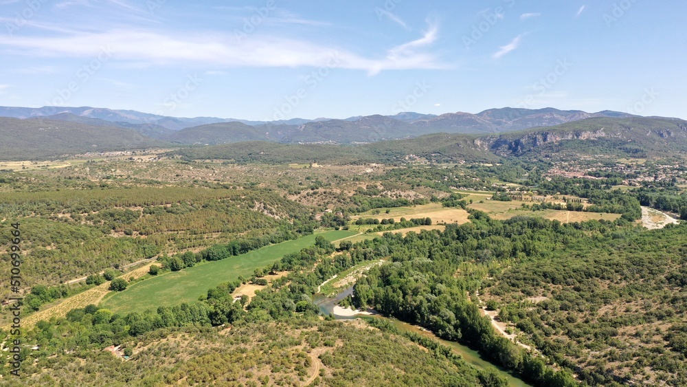 survol de la rivière Hérault dans le sud de la France face aux cévennes survol de la rivière Hérault dans le sud de la France face aux cévennes
