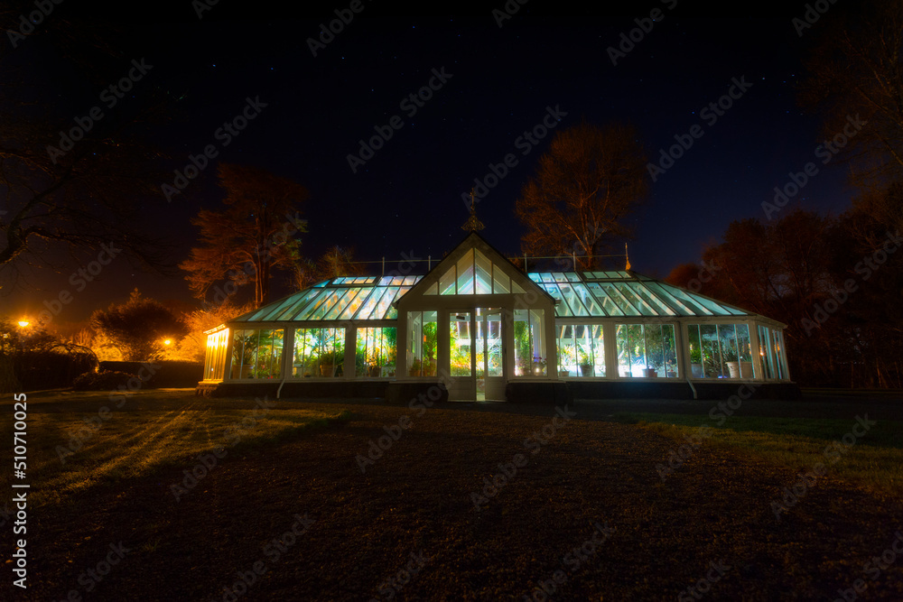 Fototapeta premium greenhouse at night