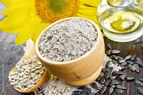 Flour sunflower in bowl with flower on burlap