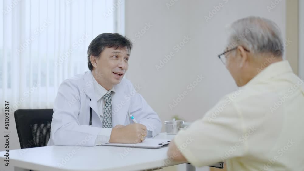 Doctor and patient are discussing consultation about symptom problem diagnosis of disease talk to the patient Doctor and patient are discussing consultation about symptom problem diagnosis of disease talk to the patient