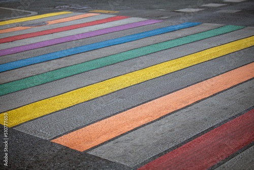 Regenbogen -Zebrastreifen als Solidaritätsbekundung mit der LGBT Community © Sonja Birkelbach