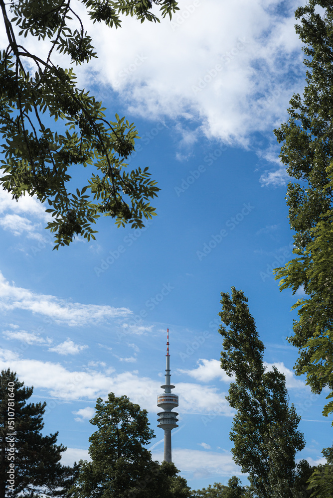 Fototapeta premium munich tv tower and sky