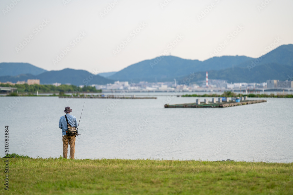 釣り人の後ろ姿