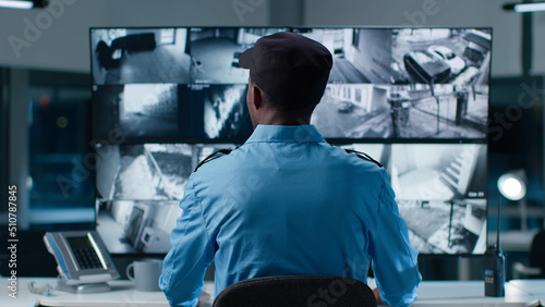 Slika na platnu African-American security operator use computer with screens surveillance camera