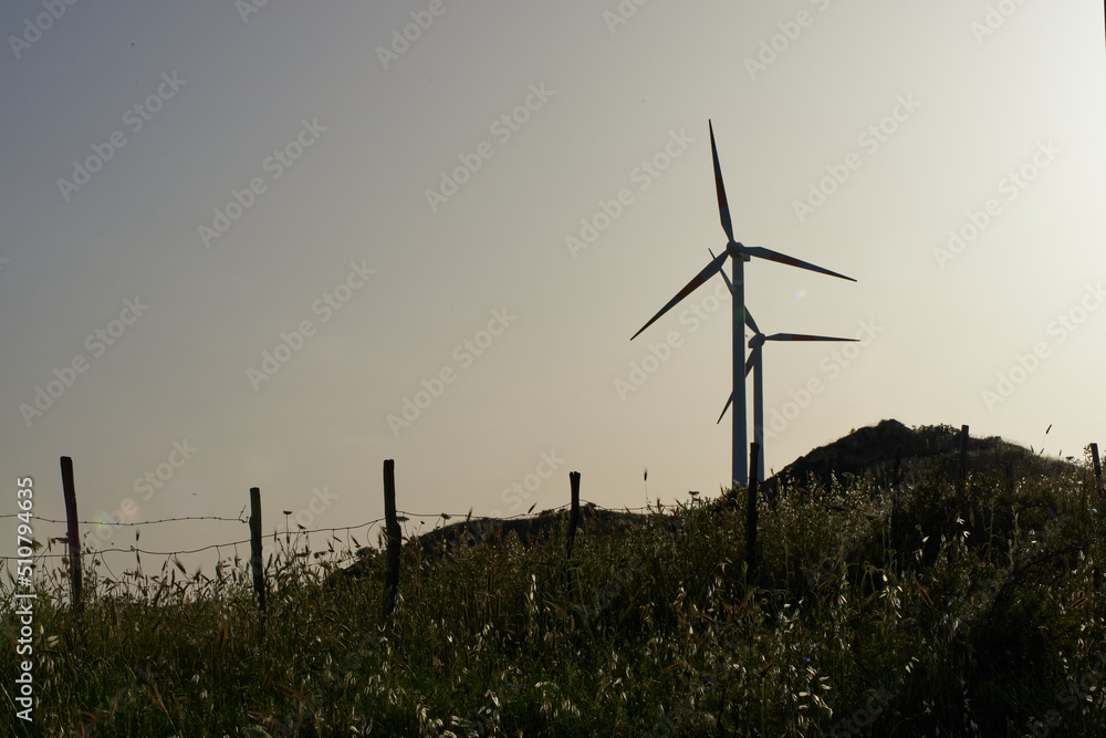 Obraz premium wind turbines against the sunlight