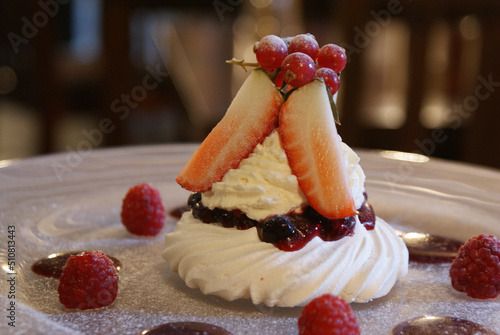 strawberry meringue dessert