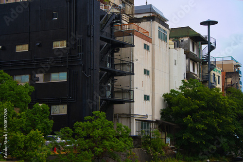 雑賀橋から見る雑居ビル