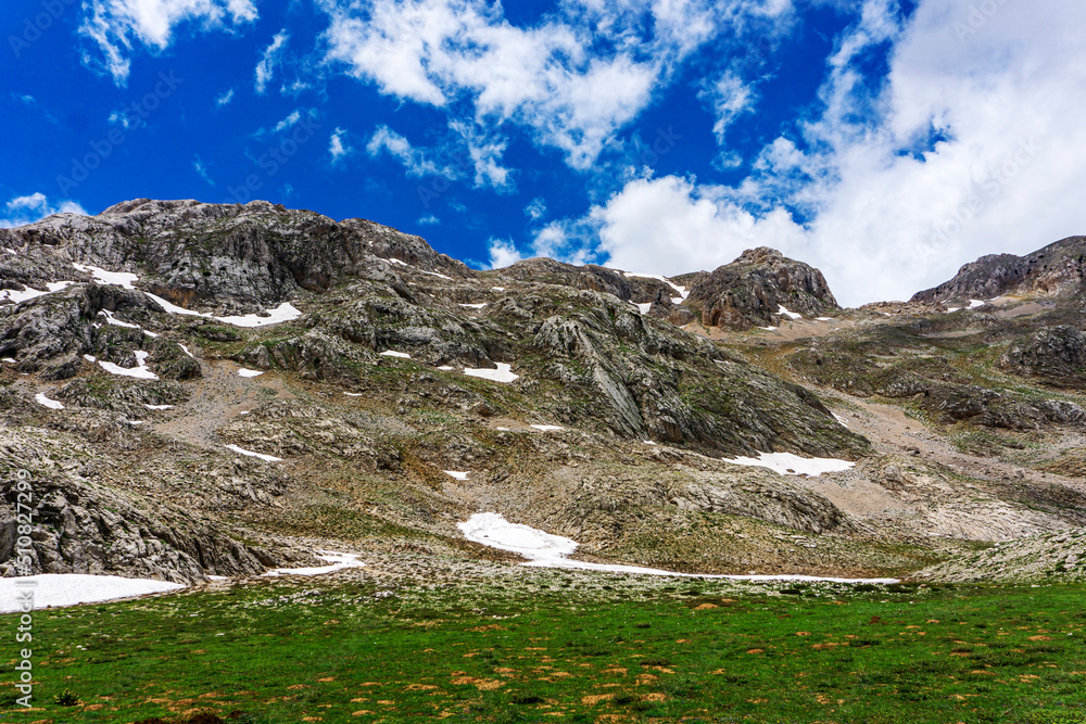Scenic views of Geyik Mountain summit, Geyik Dağı (2 884m) at Eğrigöl plateau, Gündoğmuş, Antalya