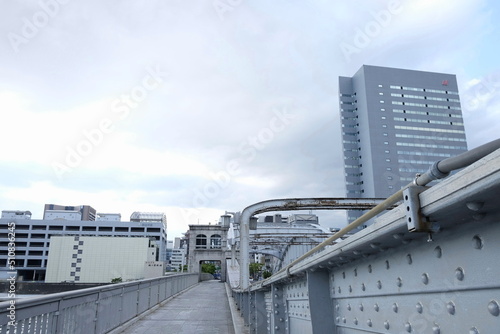  勝ち鬨橋　（鋼ソリッドリブタイドアーチ橋の鋼材と力強いリベット） photo