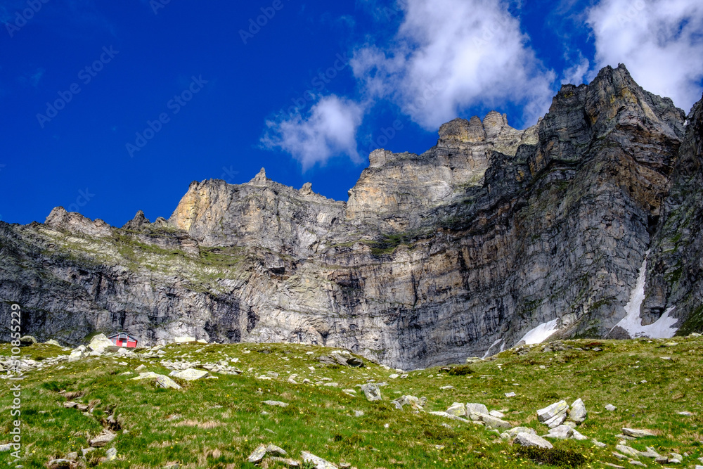 Panorama con il Bivacco Combi e Lanza, Passo Cornera, Alpi Lepontine, Devero, Piemonte, Italia