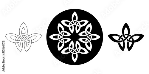 Celtic leaf ornament (Infinity knot variation n° 5) in black on white background
