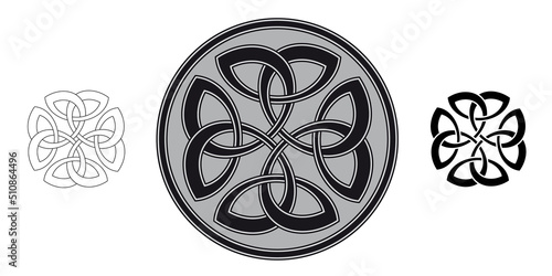 Celtic leaf ornament (Infinity knot variation n° 3) in black on white background