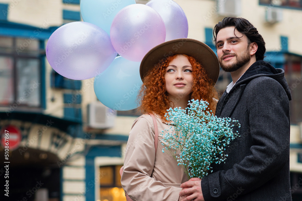 Fototapeta premium Lovers Date Walk with Balloons