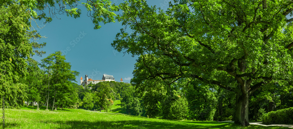 Fototapeta premium Ansicht der Veste Coburg mit Schlossgarten