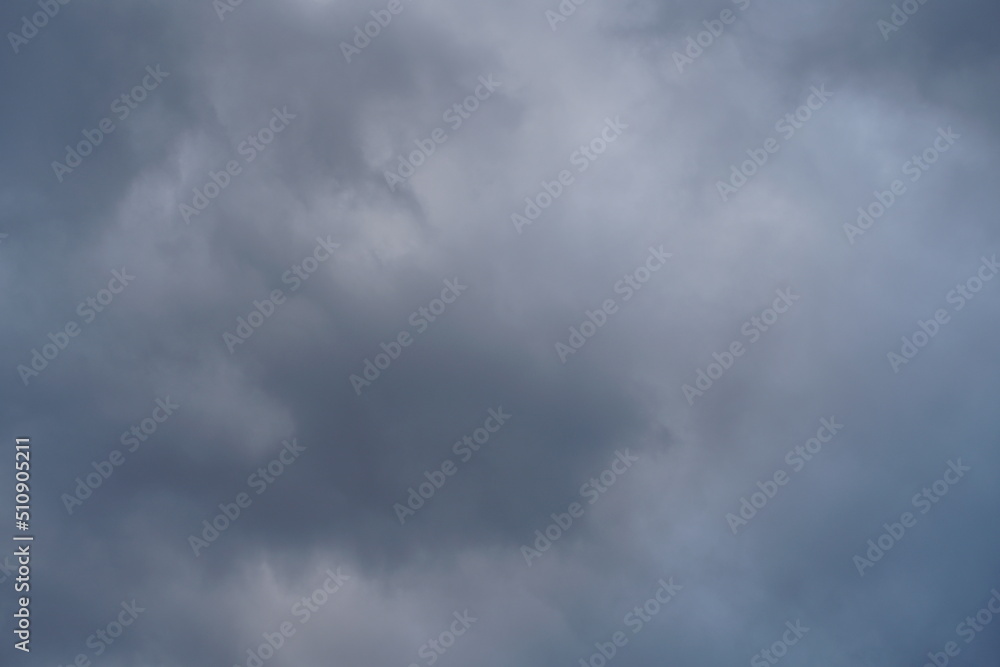 Wolken Himmel bei starker und homogener Bedeckung Wolken Himmel bei starker und homogener Bedeckung