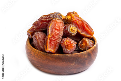 Dried date palm fruits in w...