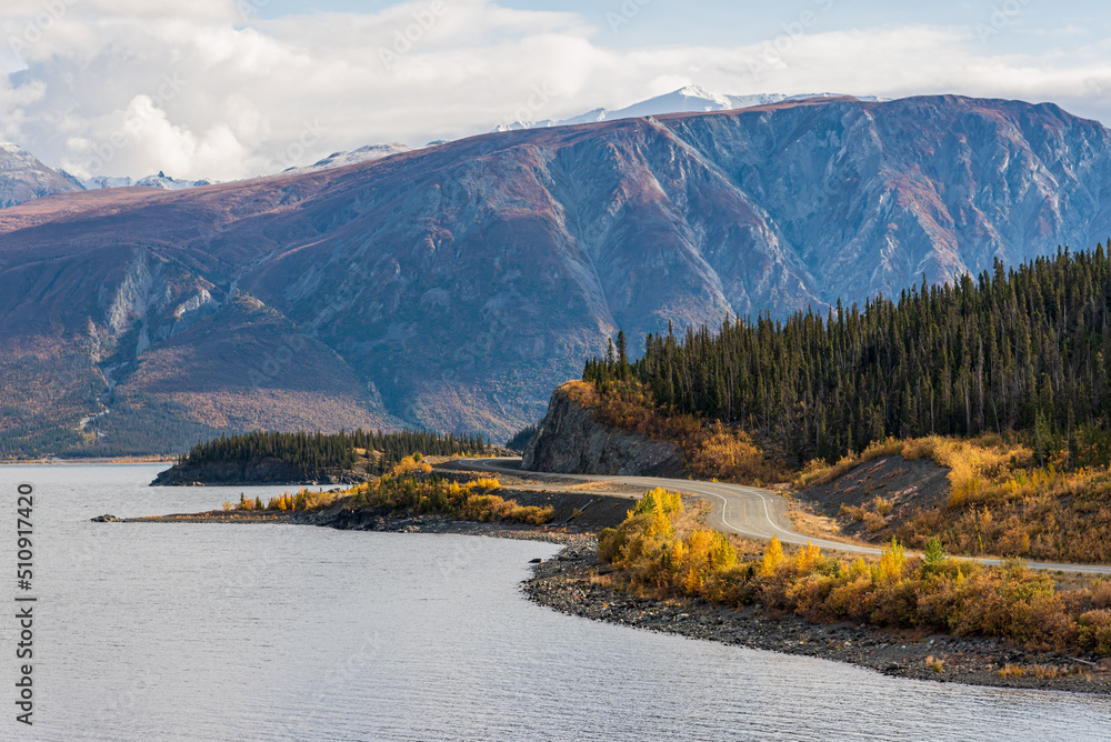 Fototapeta premium Landscape, road trip scenes in Yukon Territory, during fall, autumn. Canadian travel, tourism. 