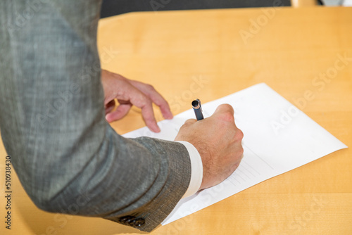 Vertrag - Unterschrift - Unterschreiben - Bürokratie