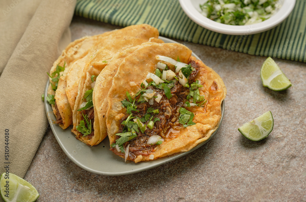 Tacos de birria, tacos estilo mexicano Tacos de birria, tacos estilo mexicano