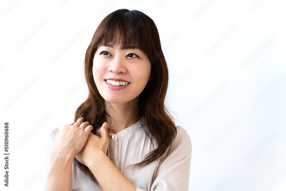 若い女性社員(白背景) 若い女性社員(白背景)