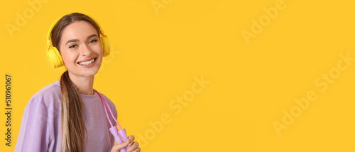 Sporty young woman with jum...