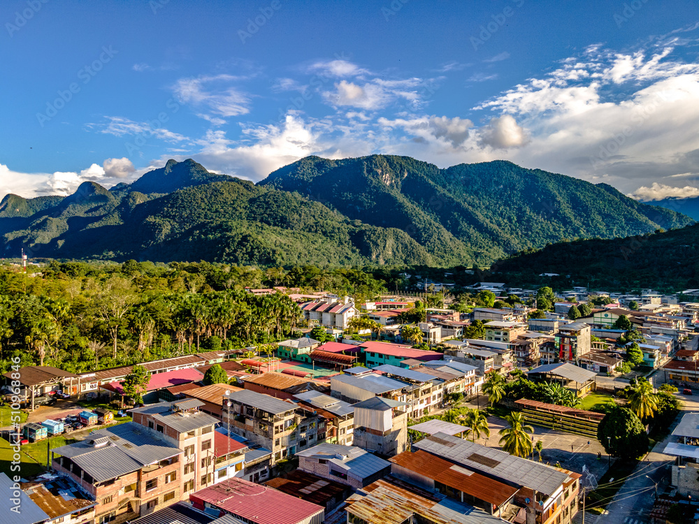 Fototapeta premium view of the village of tingo maria peru